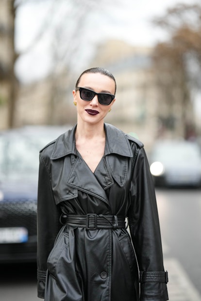 Bold lipstick is a  Paris Fashion Week Fall/Winter 2023 street style beauty trend.