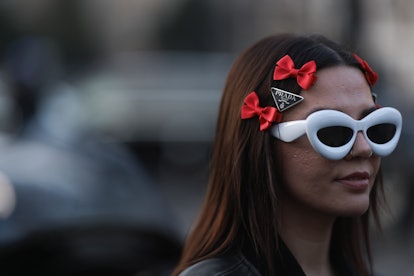 Barrettes are a Paris Fashion Week Fall/Winter 2023 street style beauty trend.