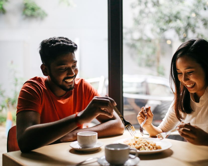 Couple shares pizza while asking each other how well do you know me questions.