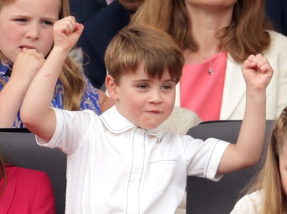LONDON, ENGLAND - JUNE 05:  Prince Louis of Cambridge watches the Platinum Jubilee Pageant from the ...