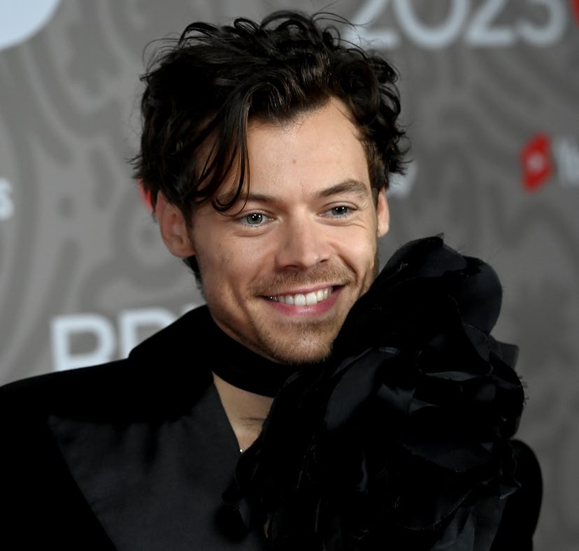 Harry Styles recently explained why he deleted that IG photo of him wearing a One Direction shirt.