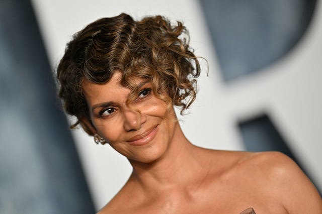 BEVERLY HILLS, CALIFORNIA - MARCH 12: Halle Berry attends the 2023 Vanity Fair Oscar Party Hosted By...