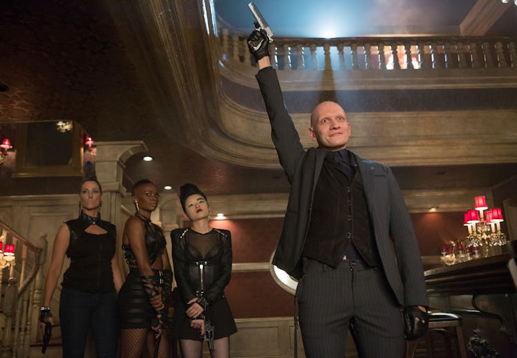 GOTHAM: Victor Zsasz (guest star Anthony Carrigan, R) pays a visit to Fish Mooney's night-club in th...