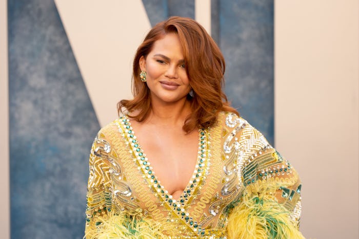 BEVERLY HILLS, CALIFORNIA - MARCH 12: Chrissy Teigen attends the 2023 Vanity Fair Oscar Party Dinner...