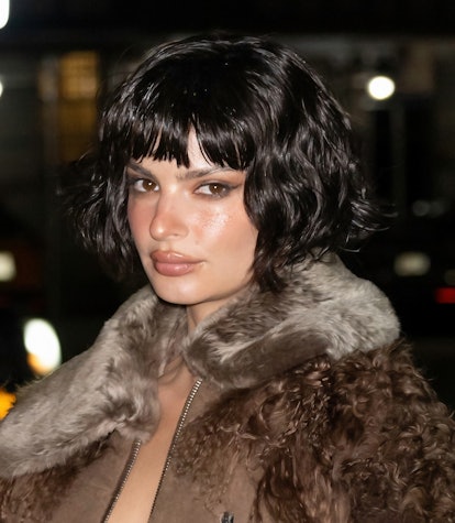 Emily Ratajkowski curly bob with short bangs at March Jacobs February 2023
