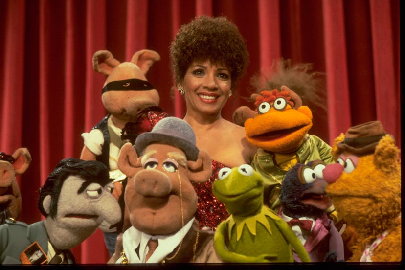 ca2e33dc 1da0 4d05 913f 401ea0f74154 getty 1320344535 Welsh singer Shirley Bassey with Kermit The Frog and others on the set of The Muppet Show at Elstree...