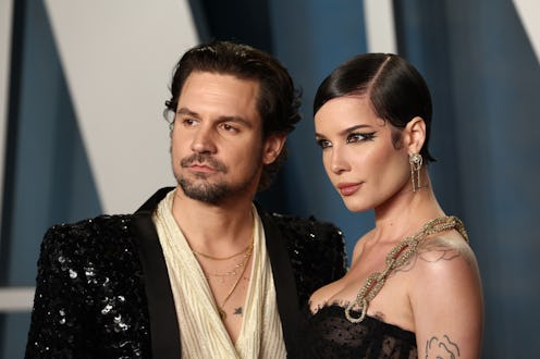 BEVERLY HILLS, CALIFORNIA - MARCH 27: (L-R) Alev Aydin and Halsey attend the 2022 Vanity Fair Oscar ...