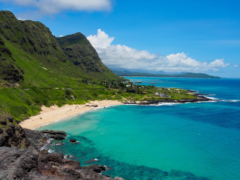 Hawaii is Leo's dream honeymoon location, according to an astrologer.