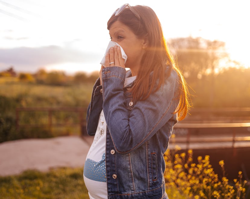pregnant woman in spring sneezing from allergies; can you take claritin while pregnant