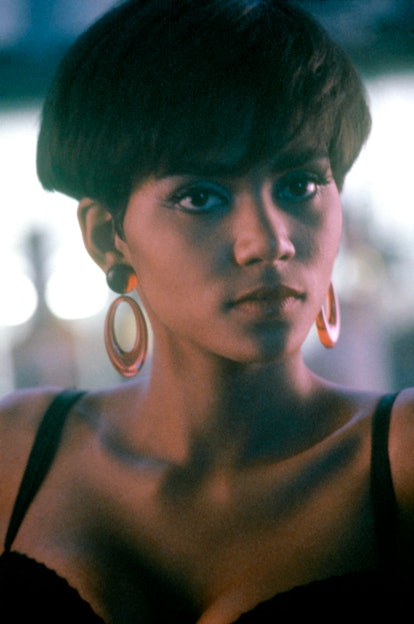 Halle Berry '90s bowl cut in The Last Boy Scout movie 1991