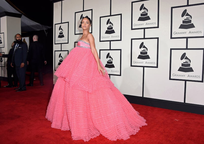 Rihanna kept her makeup simple while wearing a hot pink dress at the 2015 Grammys.