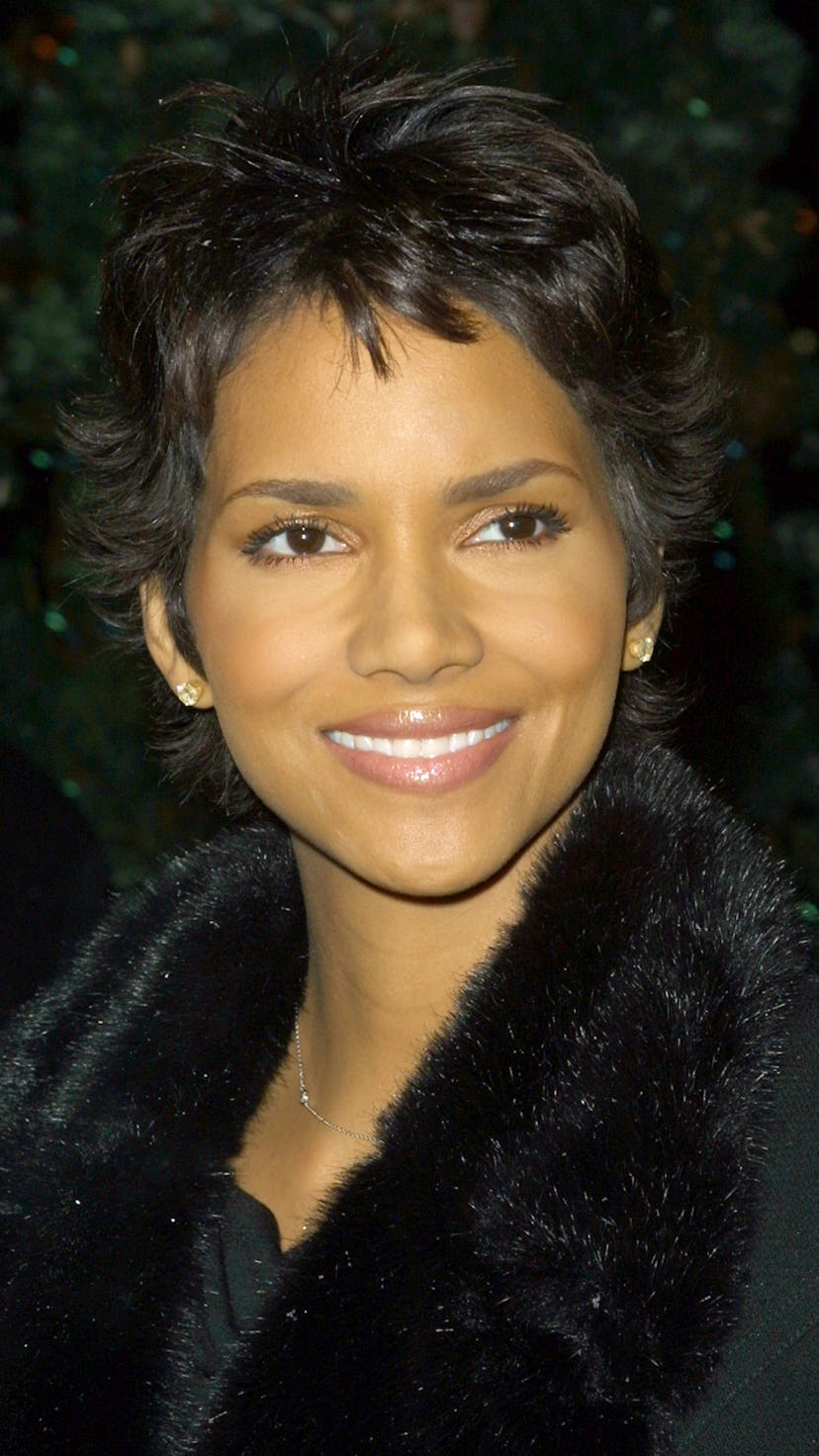 Halle Berry short flippy pixie cut 2001