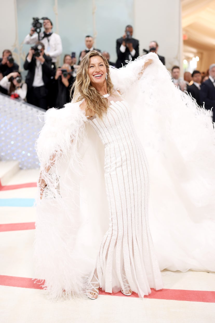 NEW YORK, NEW YORK - MAY 01: Gisele Bündchen attends The 2023 Met Gala Celebrating "Karl Lagerfeld: ...