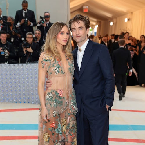 Suki Waterhouse and Robert Pattinson attend The 2023 Met Gala 