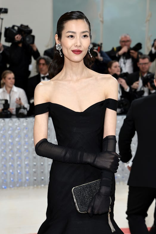 Liu Wen at Met gala 2023 with wet look hair and dark lipstick