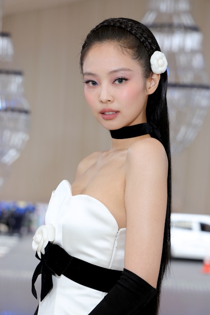 NEW YORK, NEW YORK - MAY 01: Jennie Kim attends The 2023 Met Gala Celebrating "Karl Lagerfeld: A Lin...