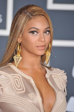 Beyonce hair tinsel Grammys 2010