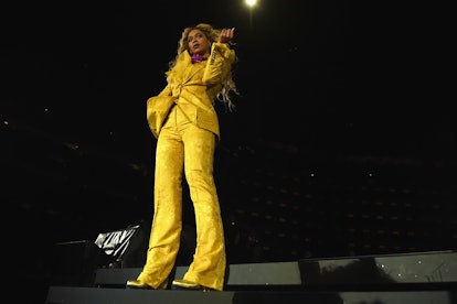 EAST RUTHERFORD, NJ - OCTOBER 07:  Entertainer Beyonce performs on stage during closing night of "Th...