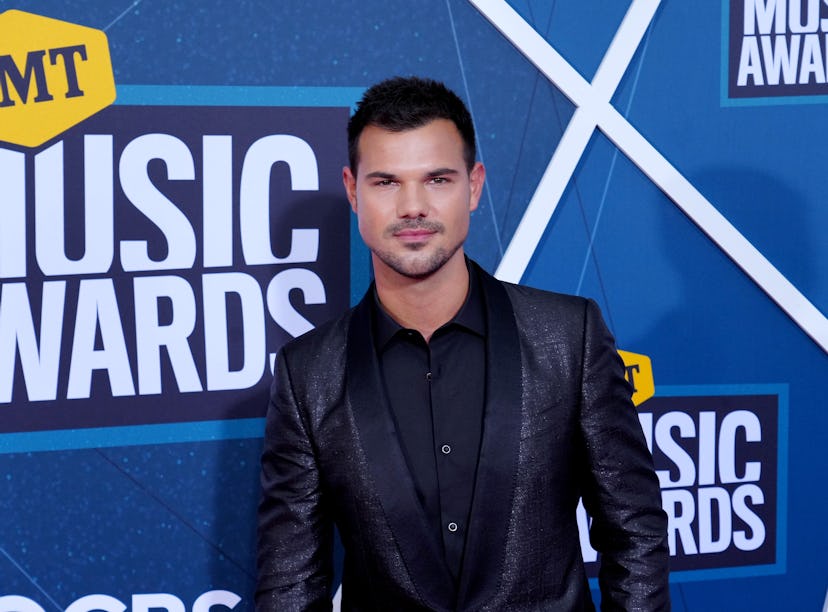 Taylor Lautner mentioned John Mayer in his reaction to 'Speak Now (Taylor's Version).'