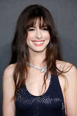 Anne Hathaway long bangs 2022