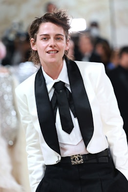 Kristen Stewart at Met gala 2023 with straight eyebrows