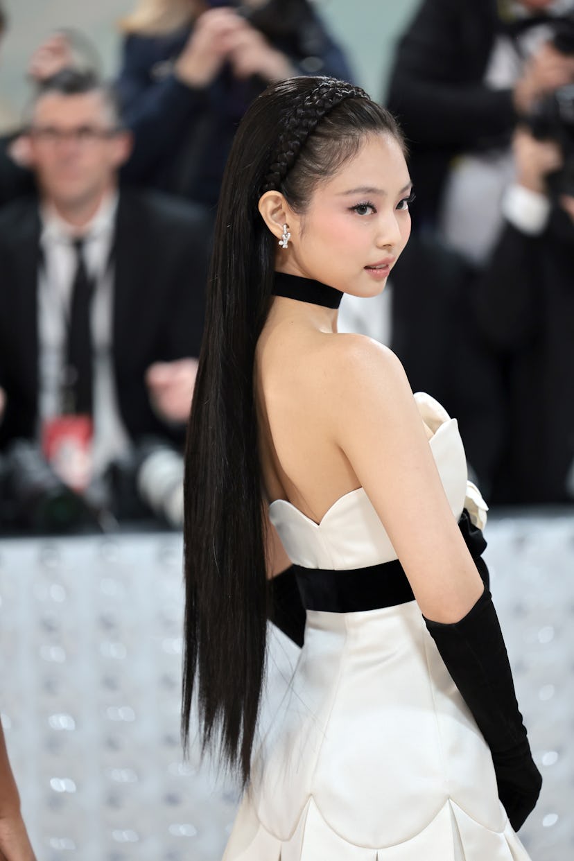 NEW YORK, NEW YORK - MAY 01: Jennie Kim attends The 2023 Met Gala Celebrating "Karl Lagerfeld: A Lin...