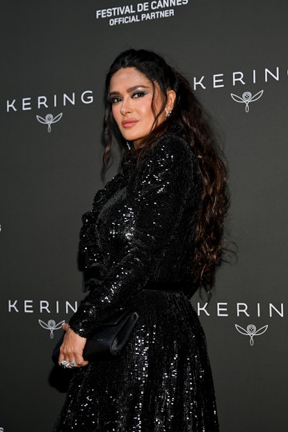 Salma Hayek green makeup and wavy half ponytail at Cannes 2023
