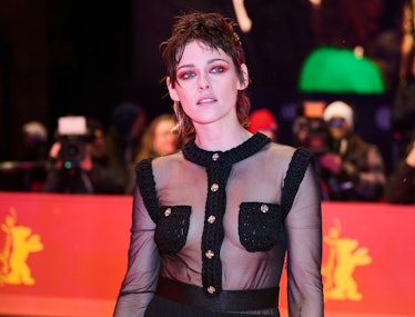 25 February 2023, Berlin: Berlinale Jury President Kirsten Stewart arrives on the red carpet for the...