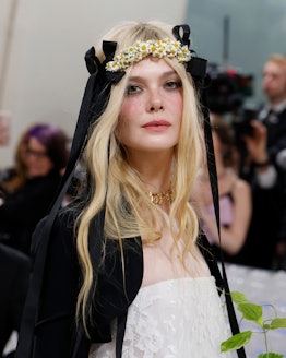 Elle Fanning at Met Gala 2023 with flower crown 