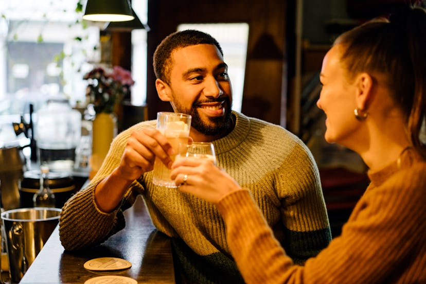 Bartenders reveal seven of the cringiest mistakes people make on drinks dates. 