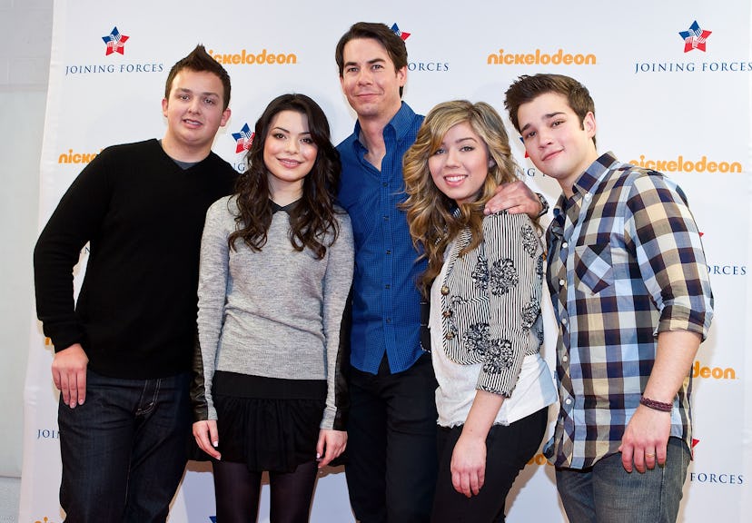 ALEXANDRIA, VA - JANUARY 13: iCarly cast members Noah Munck, Miranda Cosgrove, Jerry Trainor, Jean…