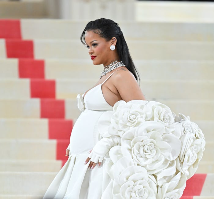 NEW YORK, NEW YORK - MAY 01: Rihanna attends The 2023 Met Gala Celebrating "Karl Lagerfeld: A Line O...