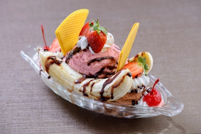 The dessert that matches Leo's zodiac sign is a Banana Split, according to an astrologer.