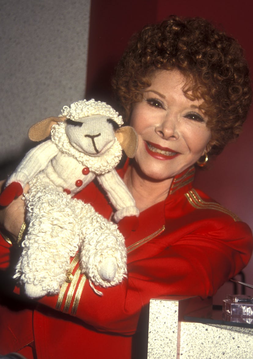 3c395a6e f76d 44be b129 cd0f5ed40a66 getty 110709309 Sherry Lewis and Lambchop during 1993 VSDA Convention - July 12, 1993 at Las Vegas Convention Center...