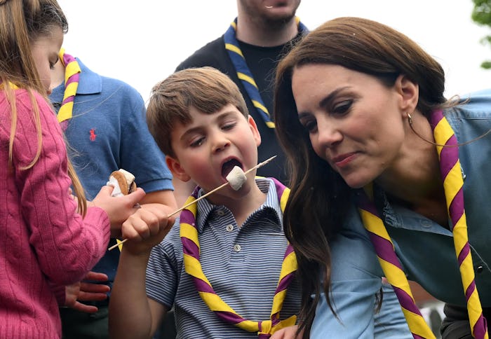 LONDON, ENGLAND - MAY 08: Prince Louis of Wales and Catherine, Princess of Wales toast marshmallows ...