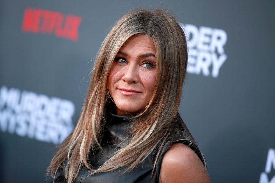 Jennifer Aniston Joined Instagram Because Of Pressure From Her FRIENDS, Let's Unpack That