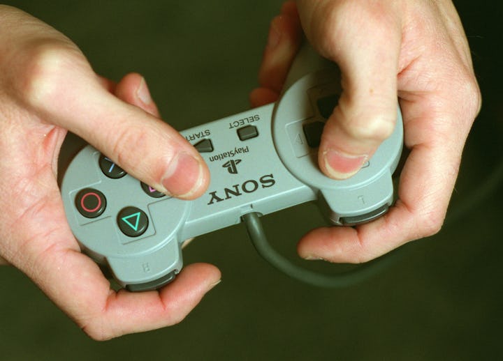 FI.Tester/Hands.RDL (kodak) A closeup of the hands of Aaron Lenz, lead product analyst for Virgin I...