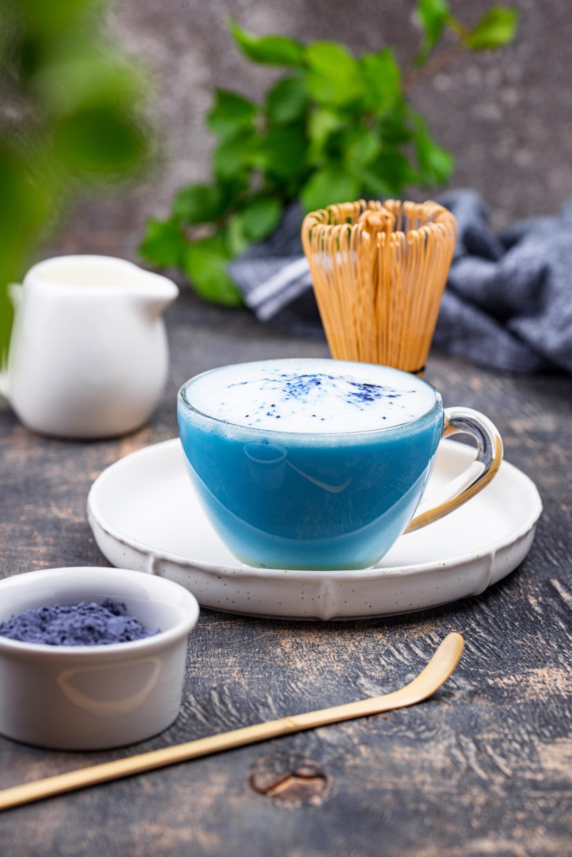 Butterfly pea tea is the non-alcoholic drink that matches Pisces' vibe, according to an astrologer.