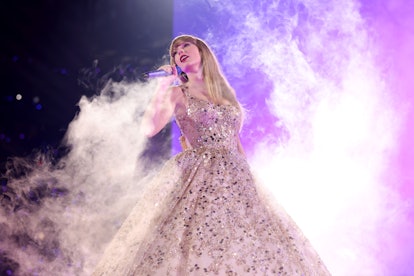 DETROIT, MICHIGAN - JUNE 09: EDITORIAL USE ONLY Taylor Swift performs onstage during "Taylor Swift |...