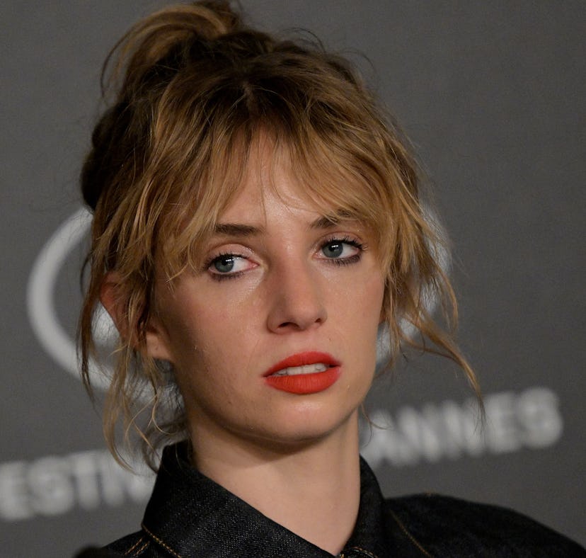 Maya Hawke revealed her mixed feelings about Robin possibly dating Vicky in 'Stranger Things' Season...