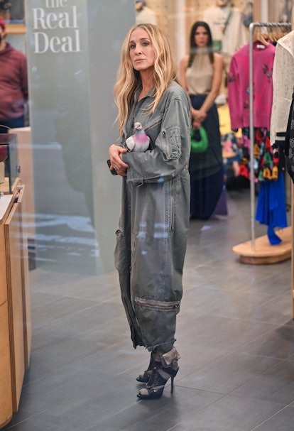 Carrie Bradshaw's Pigeon Bag in And Just Like That Season 2