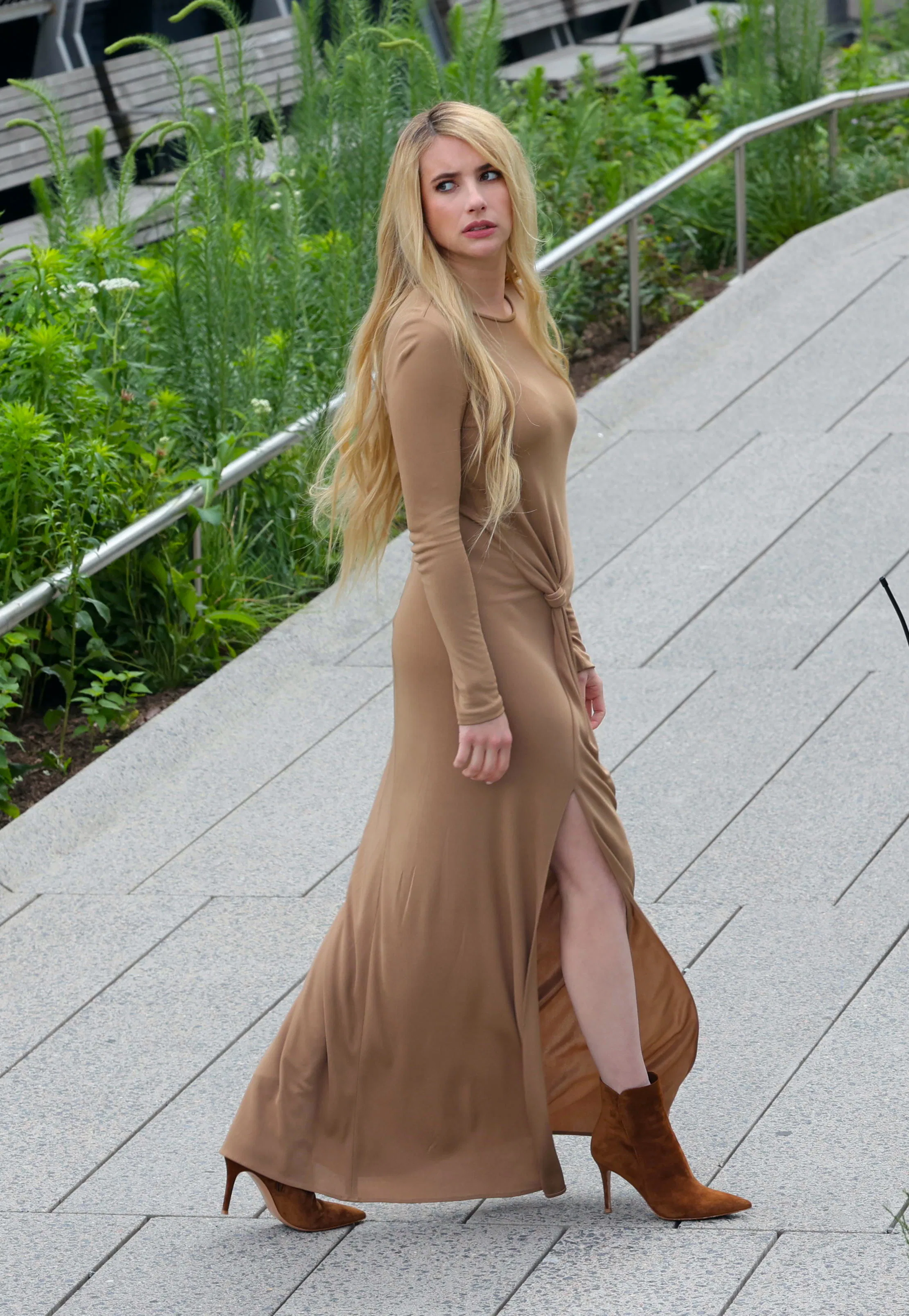 brown dress blonde hair Arabella 6x5/13x6 Glueless Wig Ombre Platinum Blonde Balayage Highlights Loose Body Wave Wig Pre-cut Lace Beginner Friendly