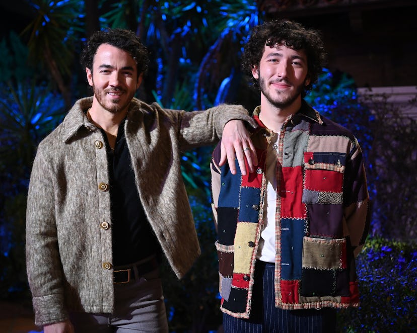 CLAIM TO FAME - “Don’t Get Chummy, You Dummy!” - The remaining 11 contestants step into the limeligh…