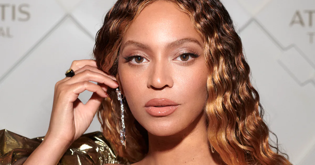 Beyoncé Wore A Sparkly Cropped Denim Jacket & Cutout Jeans