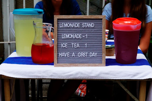 Iced Tea or Lemonade for sale, Alphabet City, NYC. (Photo by: Joan Slatkin/Education Images/Universa...