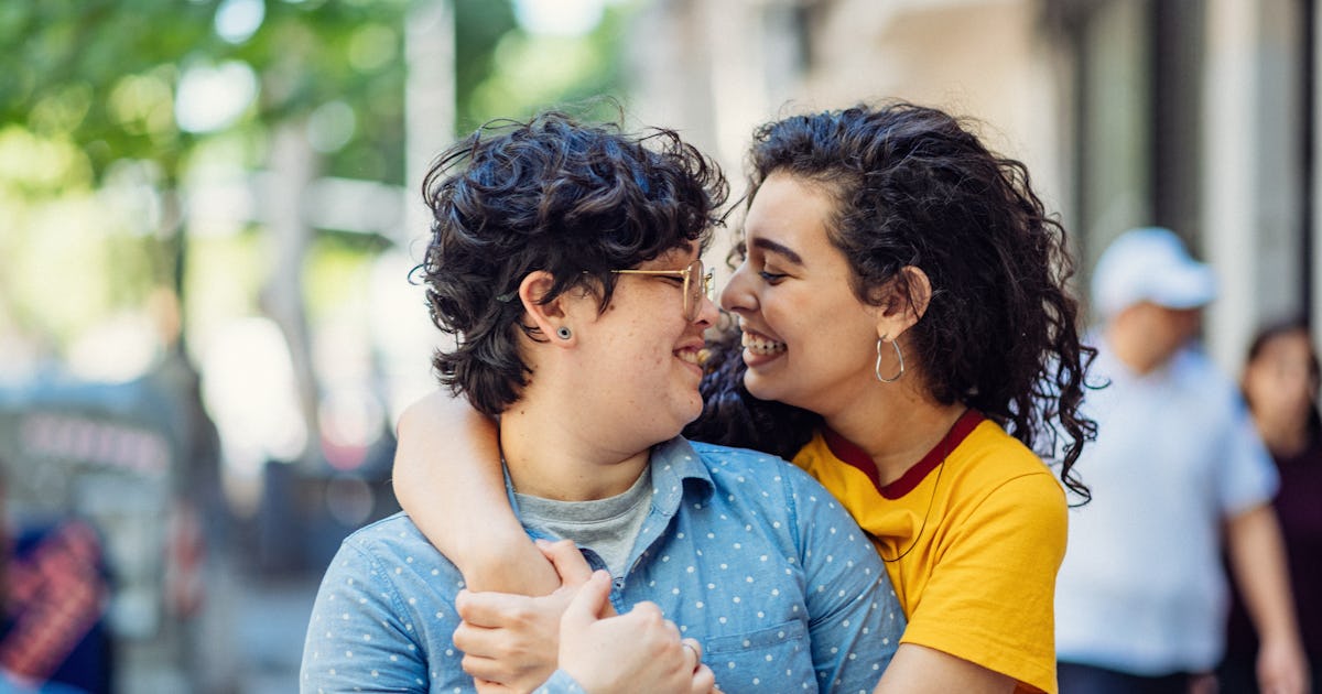 Here’s How Long You Should Be Hugging Your Partner