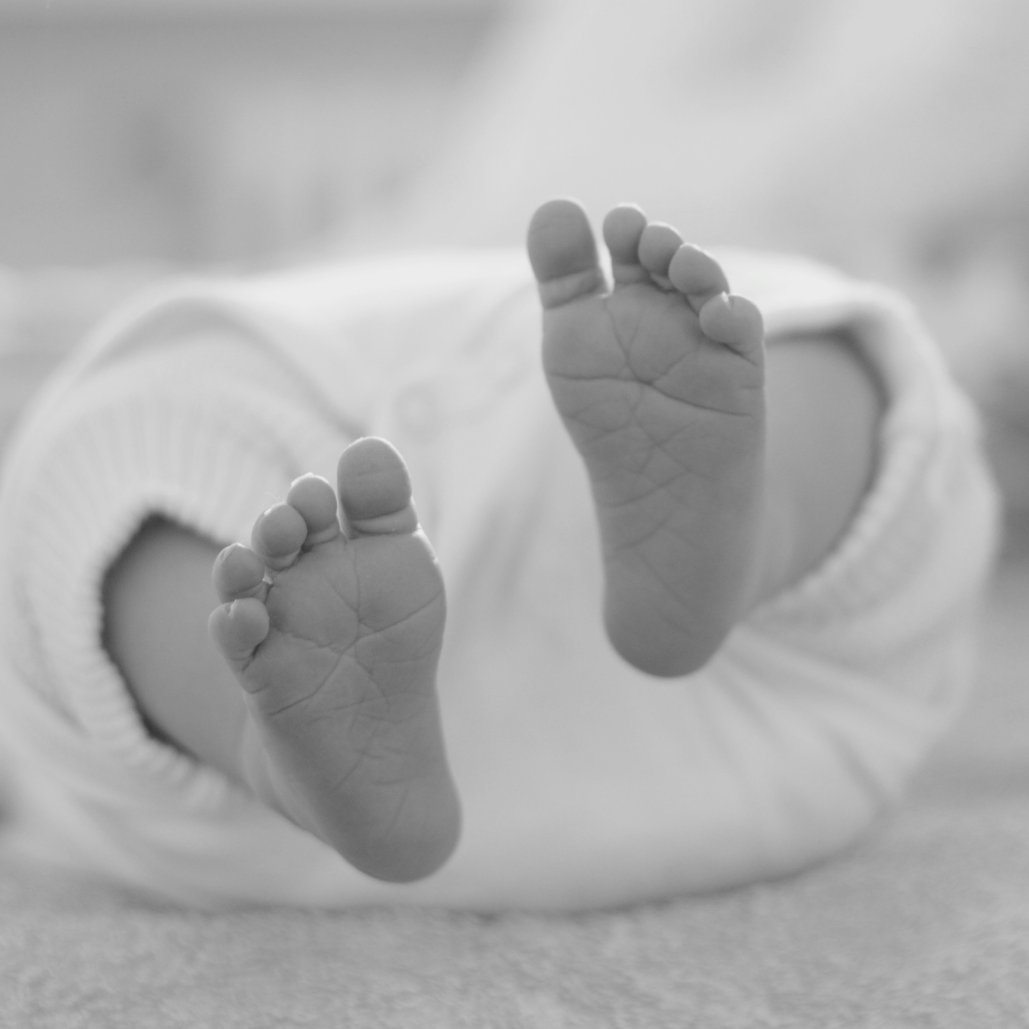 Line art sketch of baby feet in mother hands Stock Vector Image & Art -  Alamy