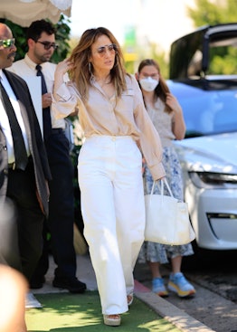 Jennifer Lopez Wears '70s-inspired Flared Leggings