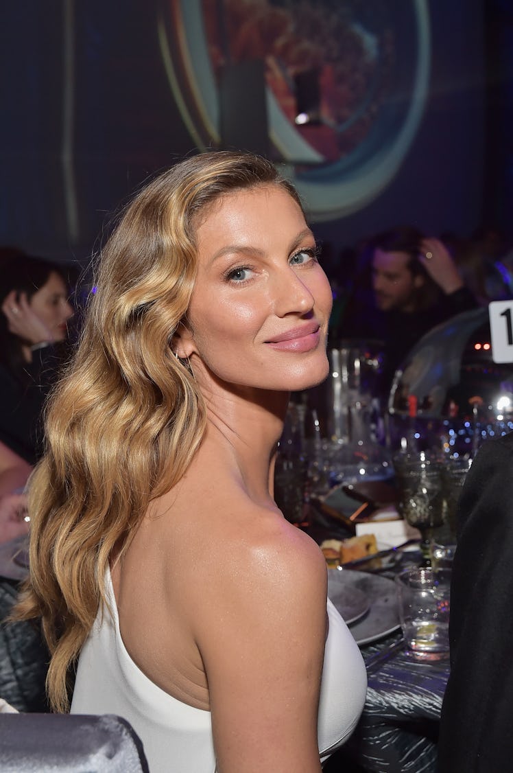 Gisele Bündchen attends the UCLA IoES honors Barbra Streisand and Gisele Bundchen at the 2019 Hollyw...