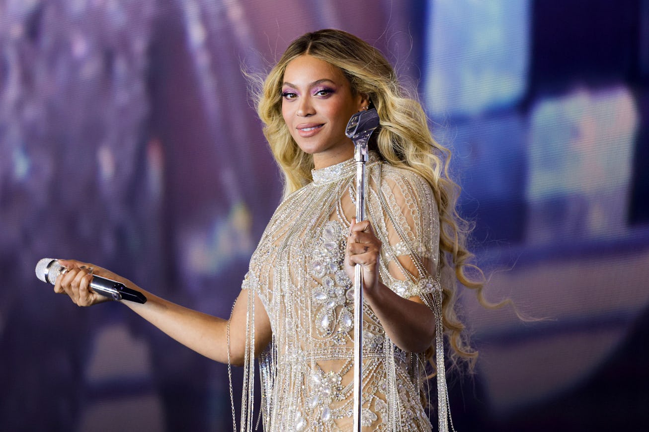 WARSAW, POLAND - JUNE 27: (EDITORIAL USE ONLY)(EXCLUSIVE COVERAGE) Beyoncé performs onstage during t...